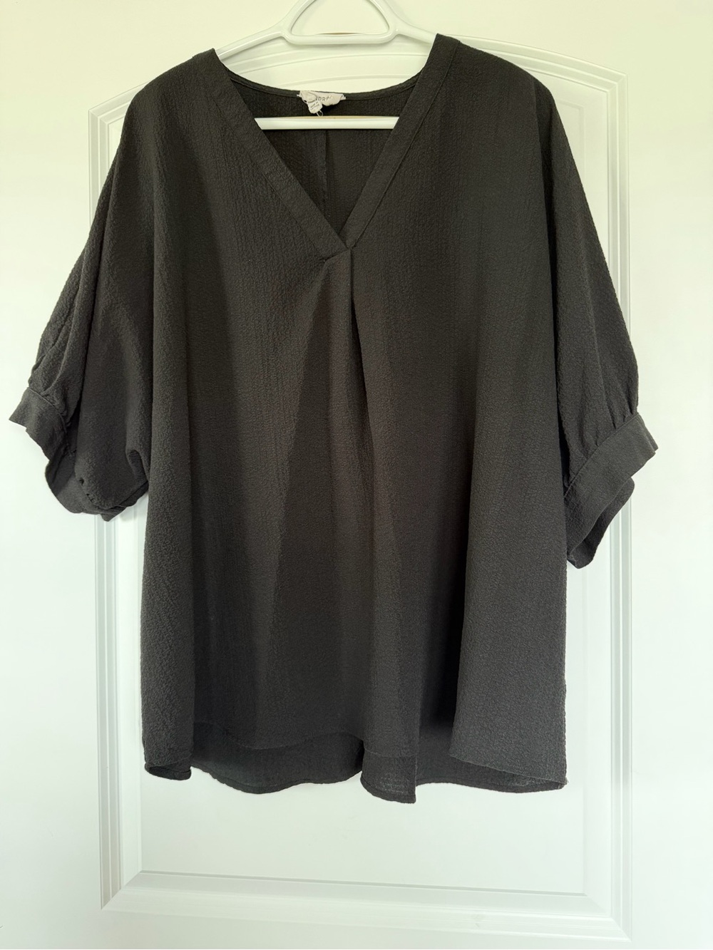 ANDREE BY UNIT Black V-Neck Textured Short Sleeve Blouse
